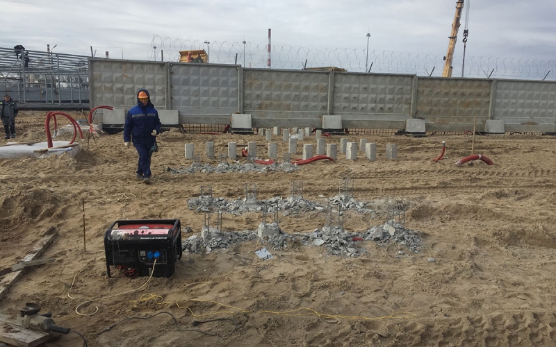 Забивка свай на объекте Лукойл - Нижегороднефтеоргсинтез III очередь