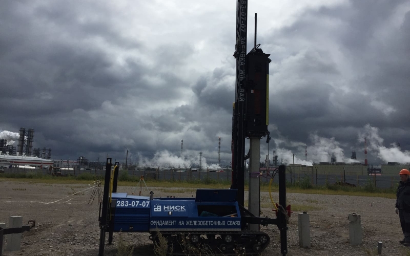 Забивка свай на объекте Лукойл - Нижегороднефтеоргсинтез II очередь