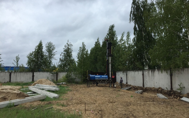 Забивка железобетонных свай С50.20-6 под Холодный склад ул. Коминтерна 41