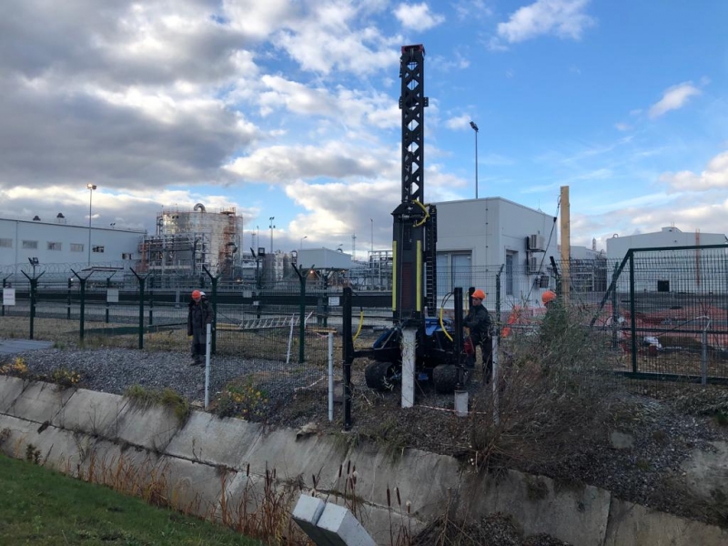 Забивка свай под мостовой переход на территории ООО РусВинил