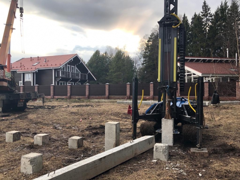 Забивка ж/б свай С40.30-3 (77 шт.) под коттедж в Зеленом городе