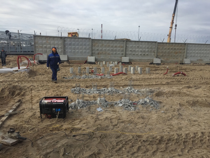 Забивка свай на объекте Лукойл - Нижегороднефтеоргсинтез III очередь