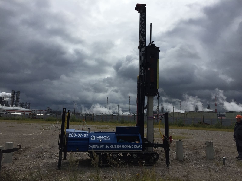 Забивка свай на объекте Лукойл - Нижегороднефтеоргсинтез II очередь