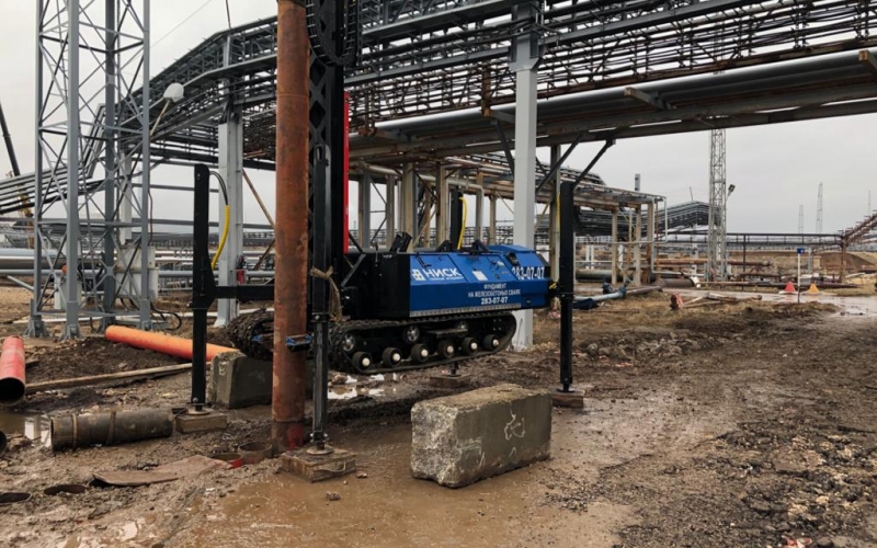 Забивка шпунтового 9-ти метрового ограждения из трубы ф 273 мм. Нижегороднефтеоргсинтез Кстовский р-он