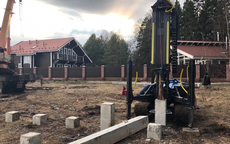 Забивка ж/б свай С40.30-3 (77 шт.) под коттедж в Зеленом городе